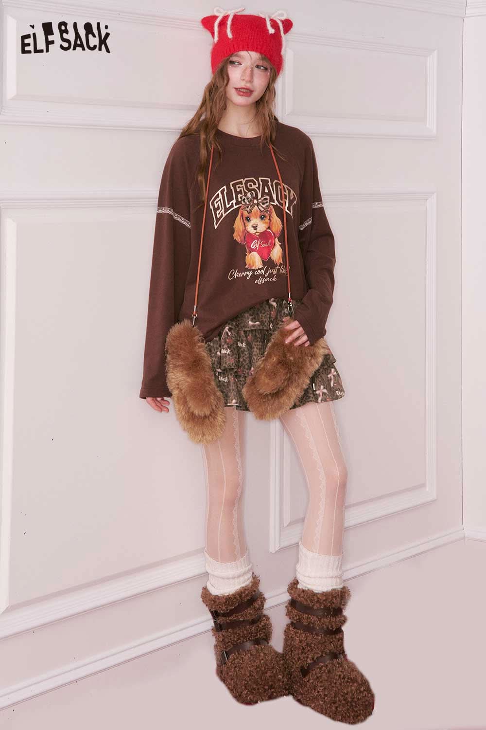 ELFSACK leopard print pleated skirt styled with a cozy oversized sweater and furry accessories