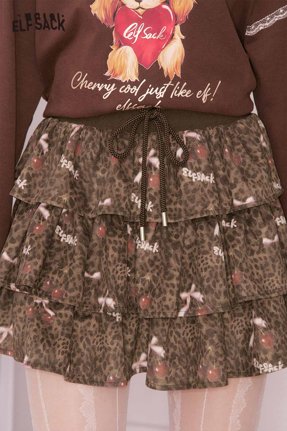 ELFSACK leopard print pleated skirt featuring a layered design and drawstring detail