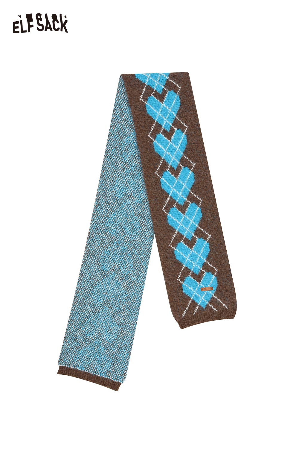 ELFSACK minimalist diamond pattern scarf in brown and blue for a stylish winter look