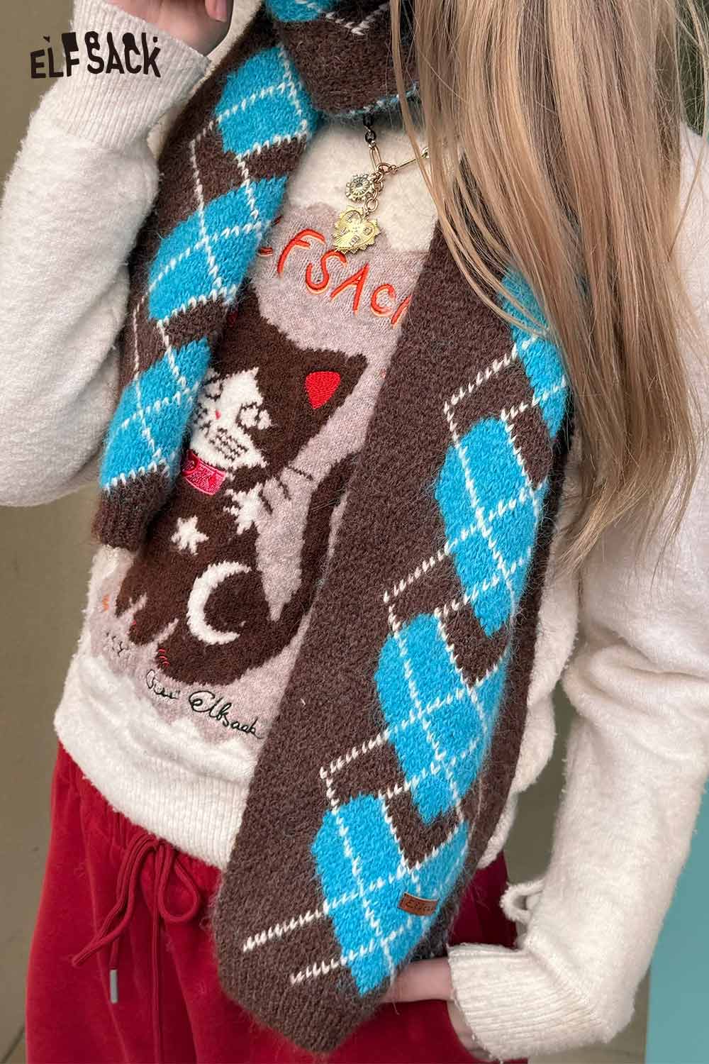 ELFSACK minimalist diamond pattern scarf in brown and blue for a stylish winter accessory