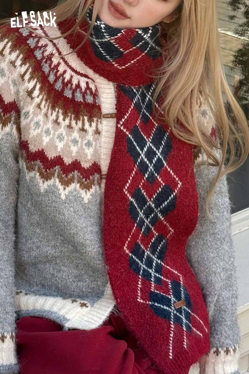 ELFSACK cozy scarf featuring a minimalist diamond pattern scarf in red and navy for stylish winter wear