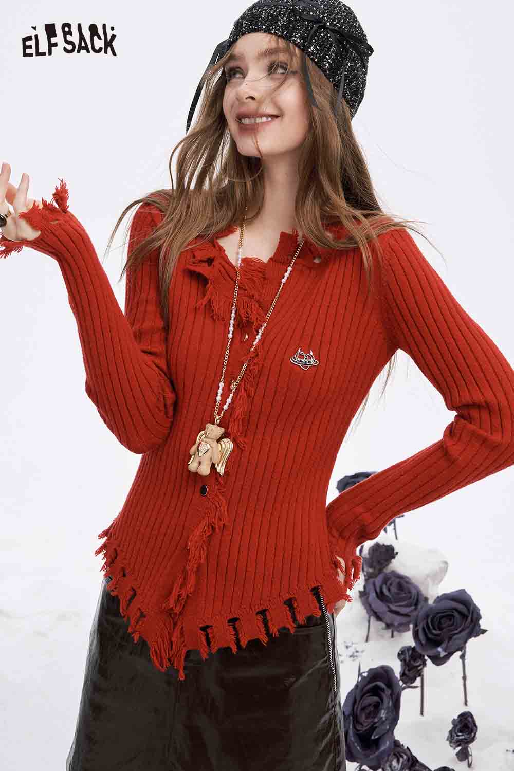 ELFSACK slim fit heart logo knit sweater in red with frayed edges and stylish design