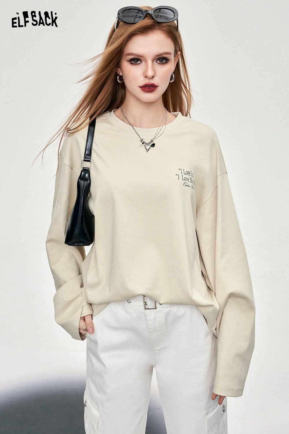 ELFSACK Y2K Alphabet Graphic beige oversized long sleeve T-shirt with small text print