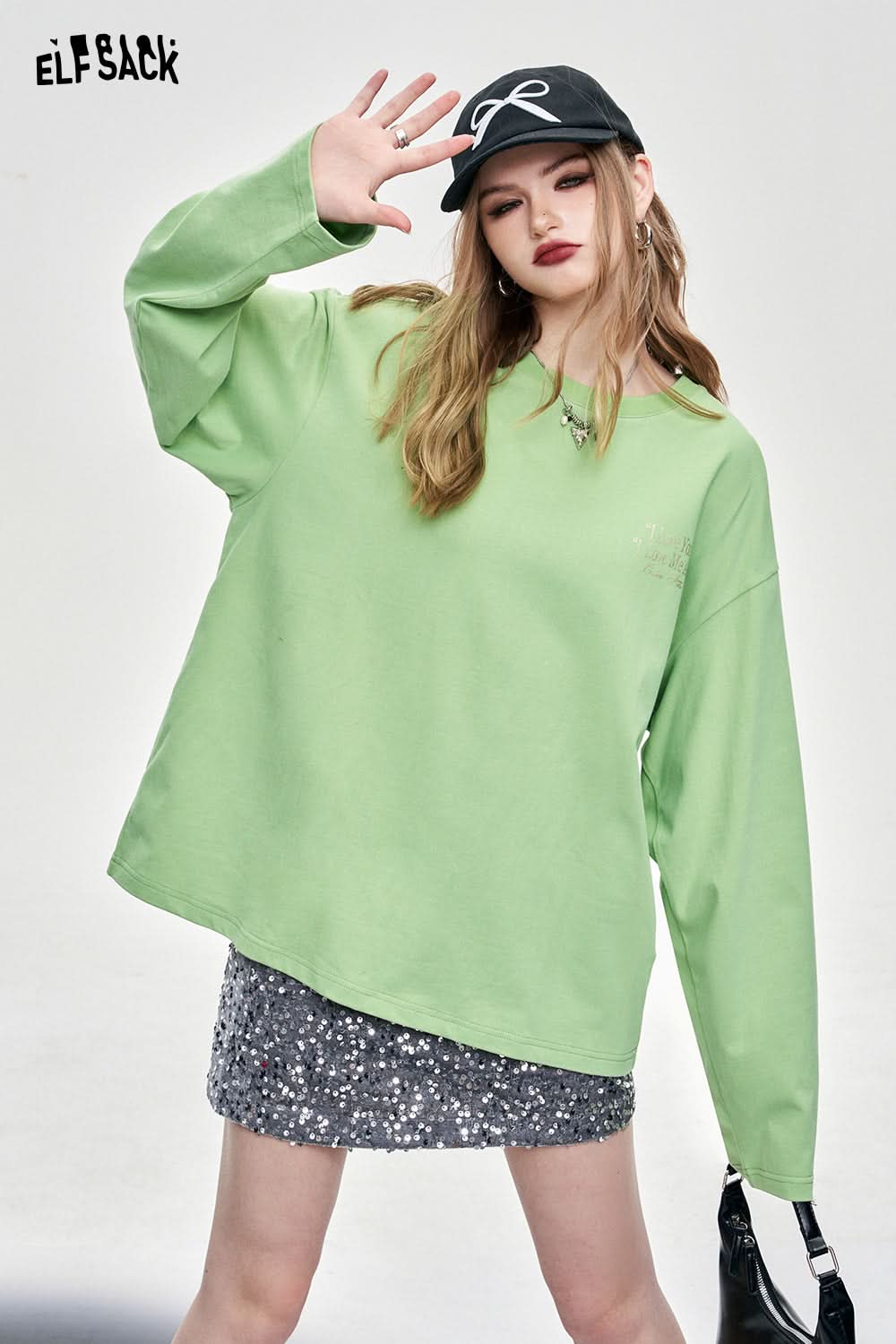 ELFSACK green oversized Y2K Alphabet Graphic T-shirt with long sleeves worn by model with black cap