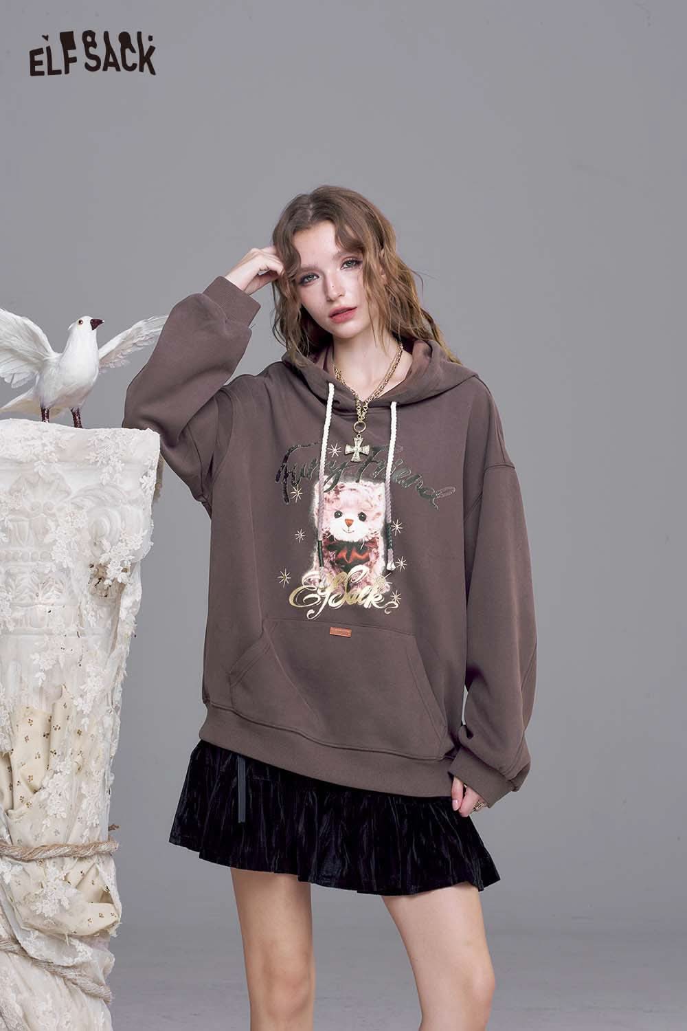 ELFSACK vintage cartoon graphic hoodie in brown featuring a playful design for a trendy look