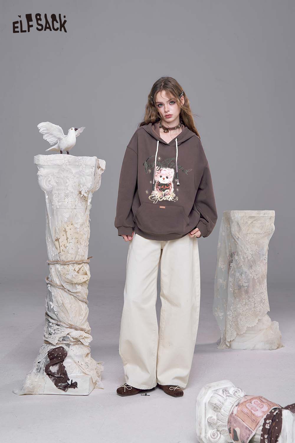 ELFSACK vintage cartoon graphic hoodie in brown with a cute owl design, paired with wide-leg pants
