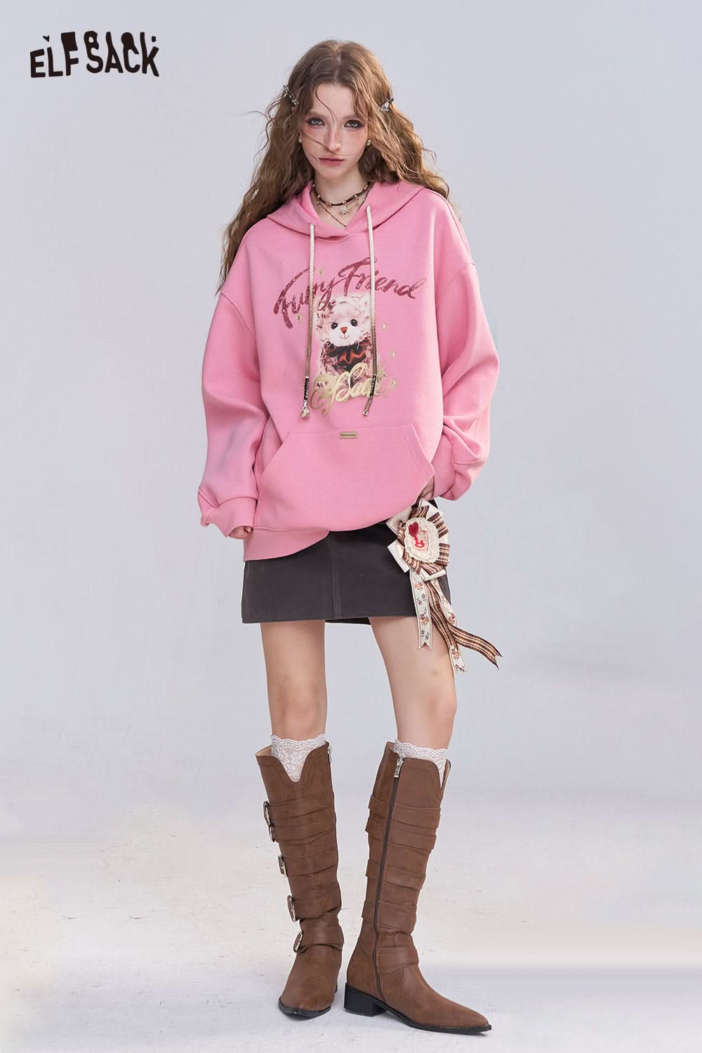 ELFSACK vintage cartoon graphic hoodie in pink with playful design for a trendy casual look