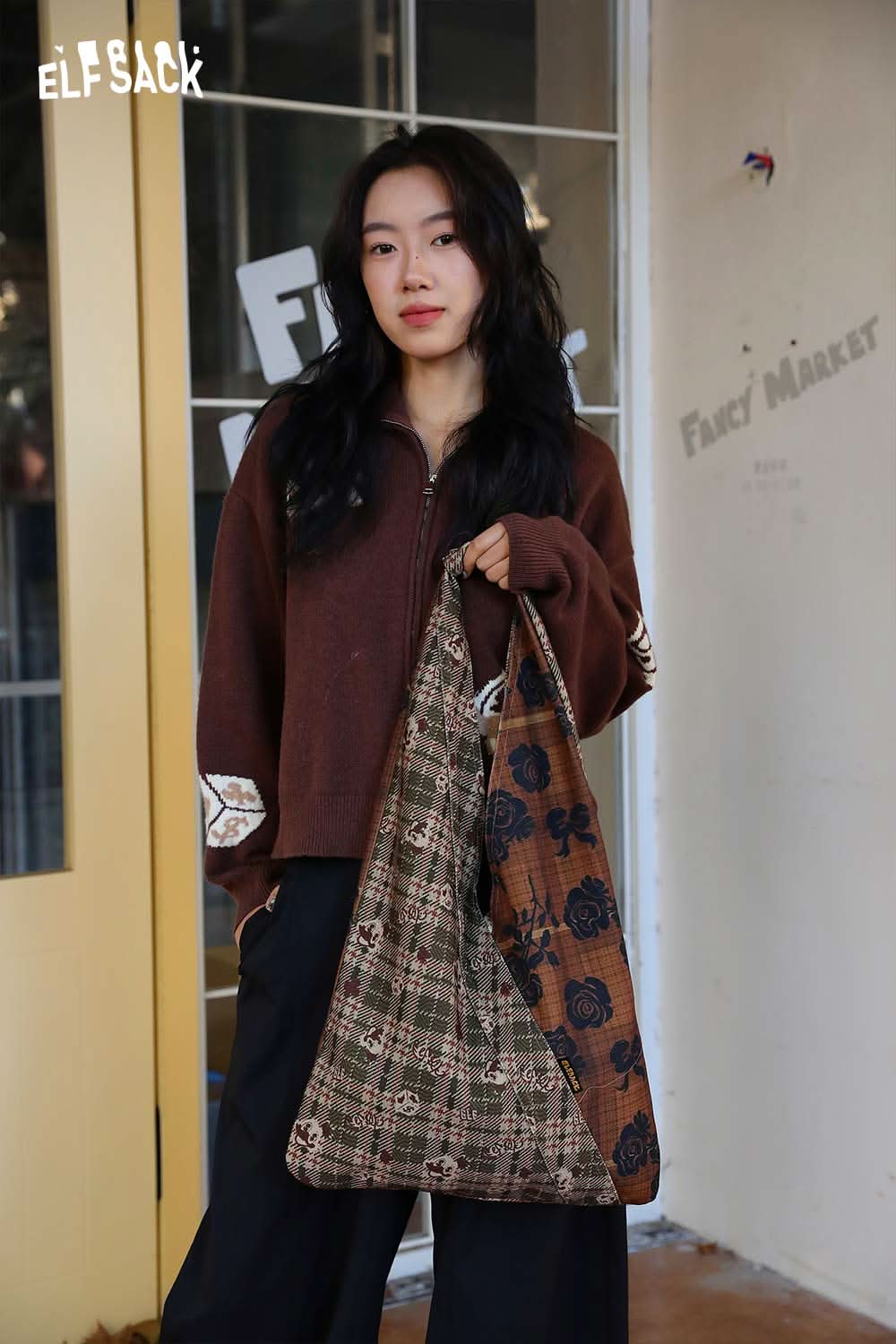 ELFSACK Vintage Stripe Tote Bag in brown and plaid design, perfect for stylish outings