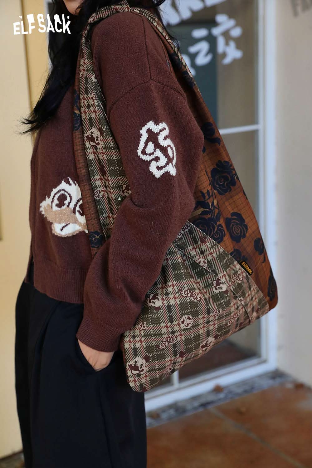 ELFSACK vintage stripe tote bag featuring a unique plaid design and cozy style for casual outings