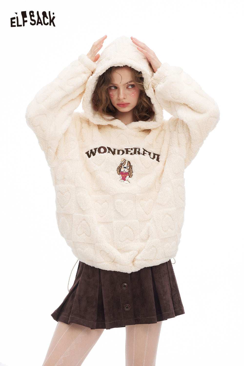 ELFSACK heart plush hooded sweatshirt for women in cream with Wonderful graphic design and oversized fit