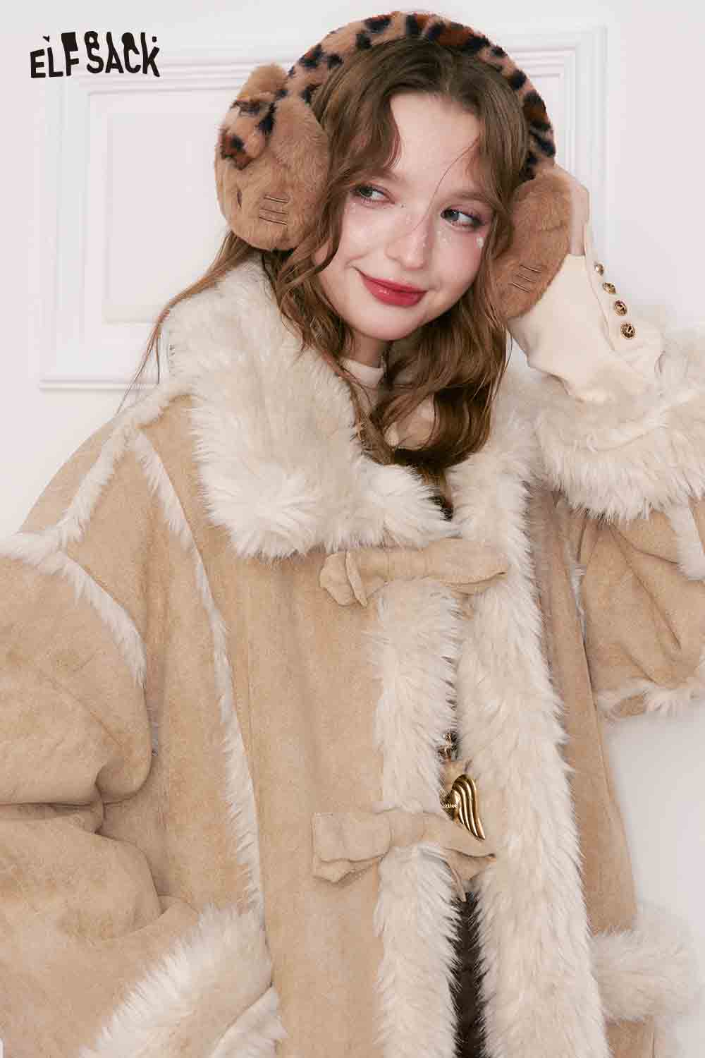 ELFSACK Women in a Cozy Beige Long Wool Coat for Women with Soft Furry Accents and Hood