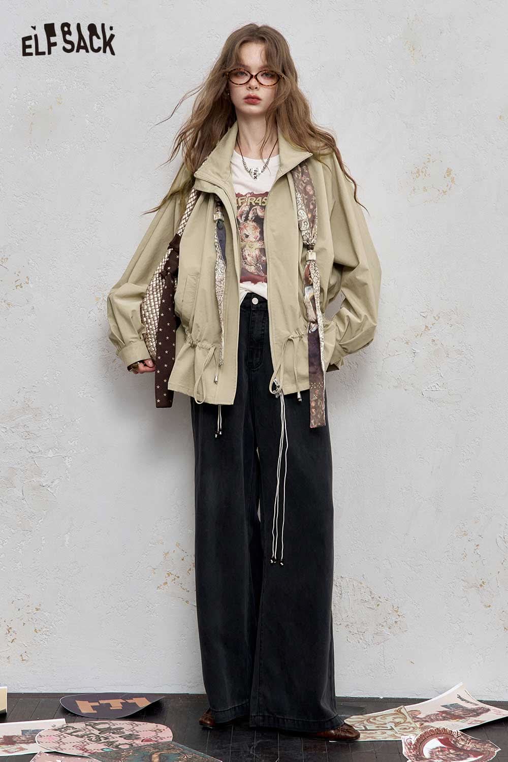 ELFSACK minimalist short jacket for women in khaki style layered over a graphic tee and wide-leg pants