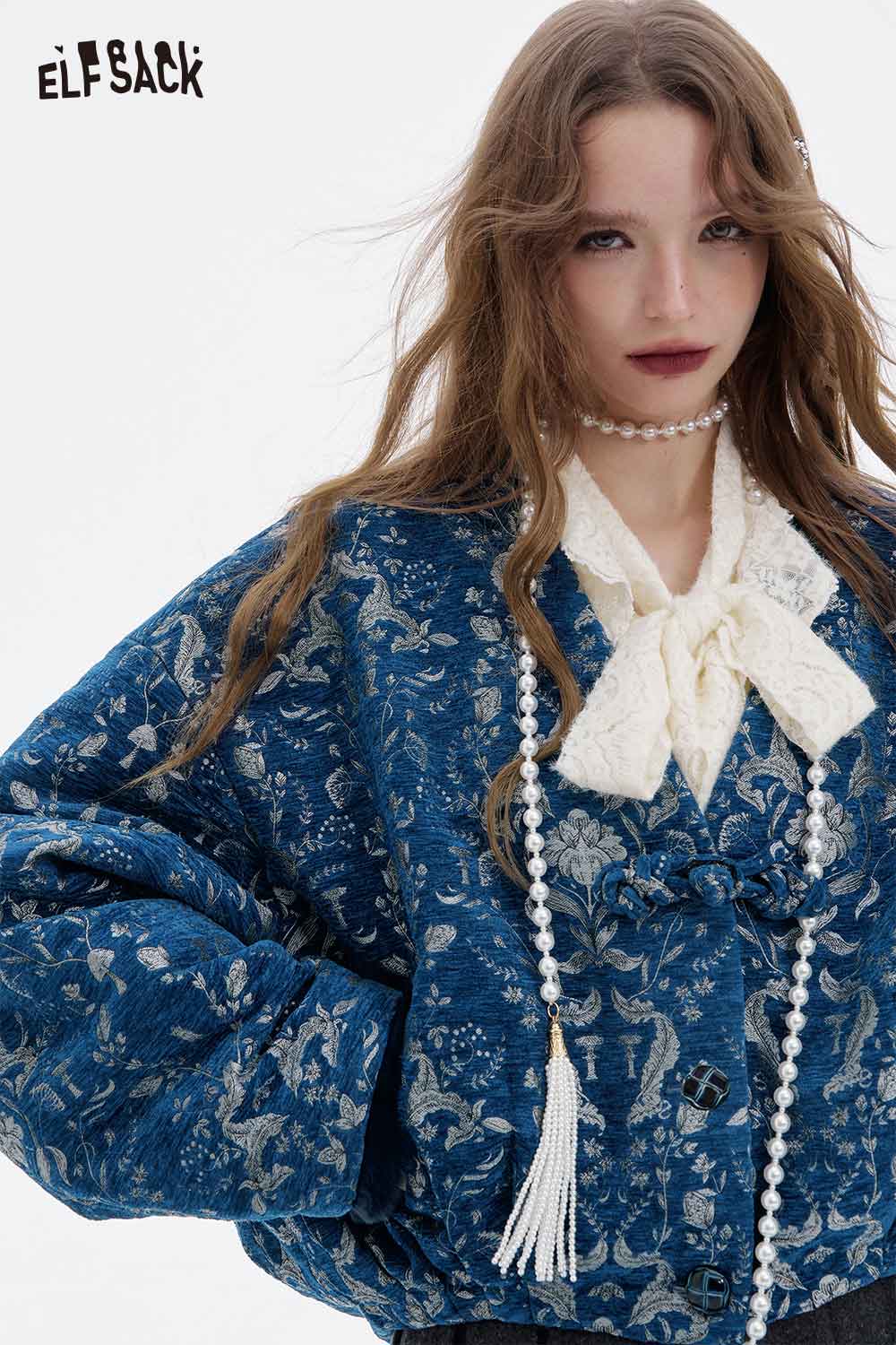 ELFSACK retro graphic short coat for women in blue floral design with oversized fit and elegant details