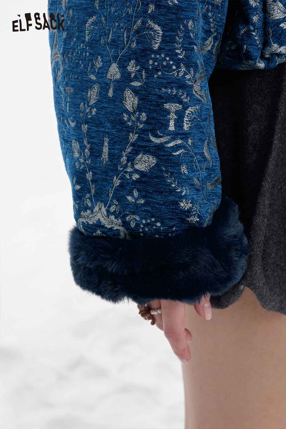 ELFSACK retro graphic short coat for women with floral design and faux fur cuffs