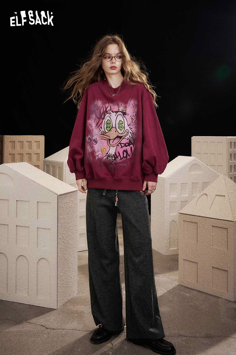 ELFSACK women's elastic drawstring pants paired with a graphic oversized sweatshirt for a stylish look