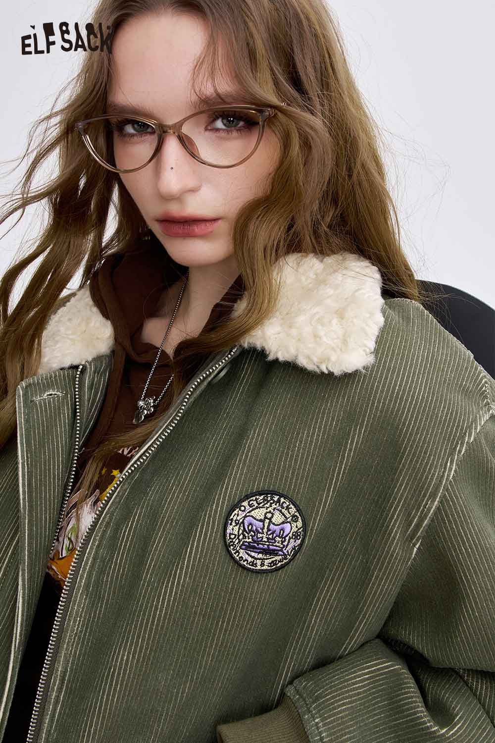 ELFSACK women's embroidered lapel cotton coat with a stylish fur collar and a unique patch detail