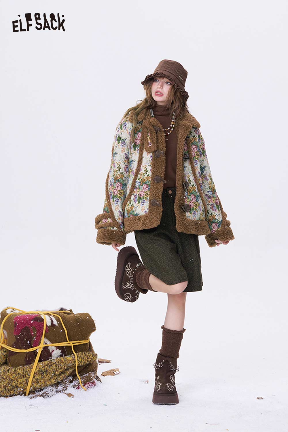 ELFSACK women's floral graphic coat featuring a cozy design and vibrant floral patterns for stylish warmth