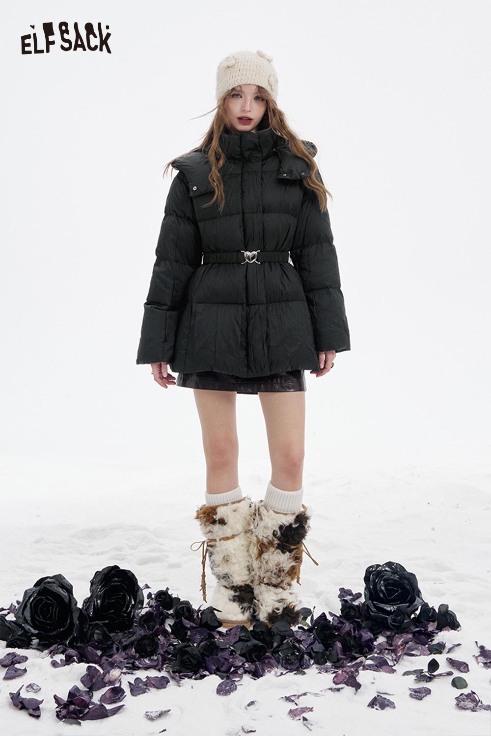 Women's heart belt puffer coat by ELFSACK in black, featuring a stylish design for winter fashion