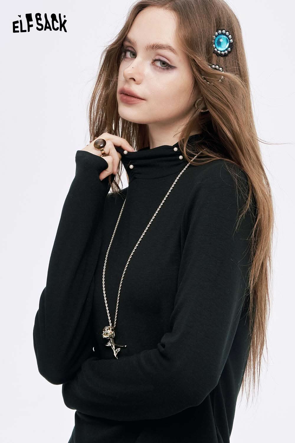 ELFSACK women's high neck pearl t-shirt in black with decorative pearls and stylish design