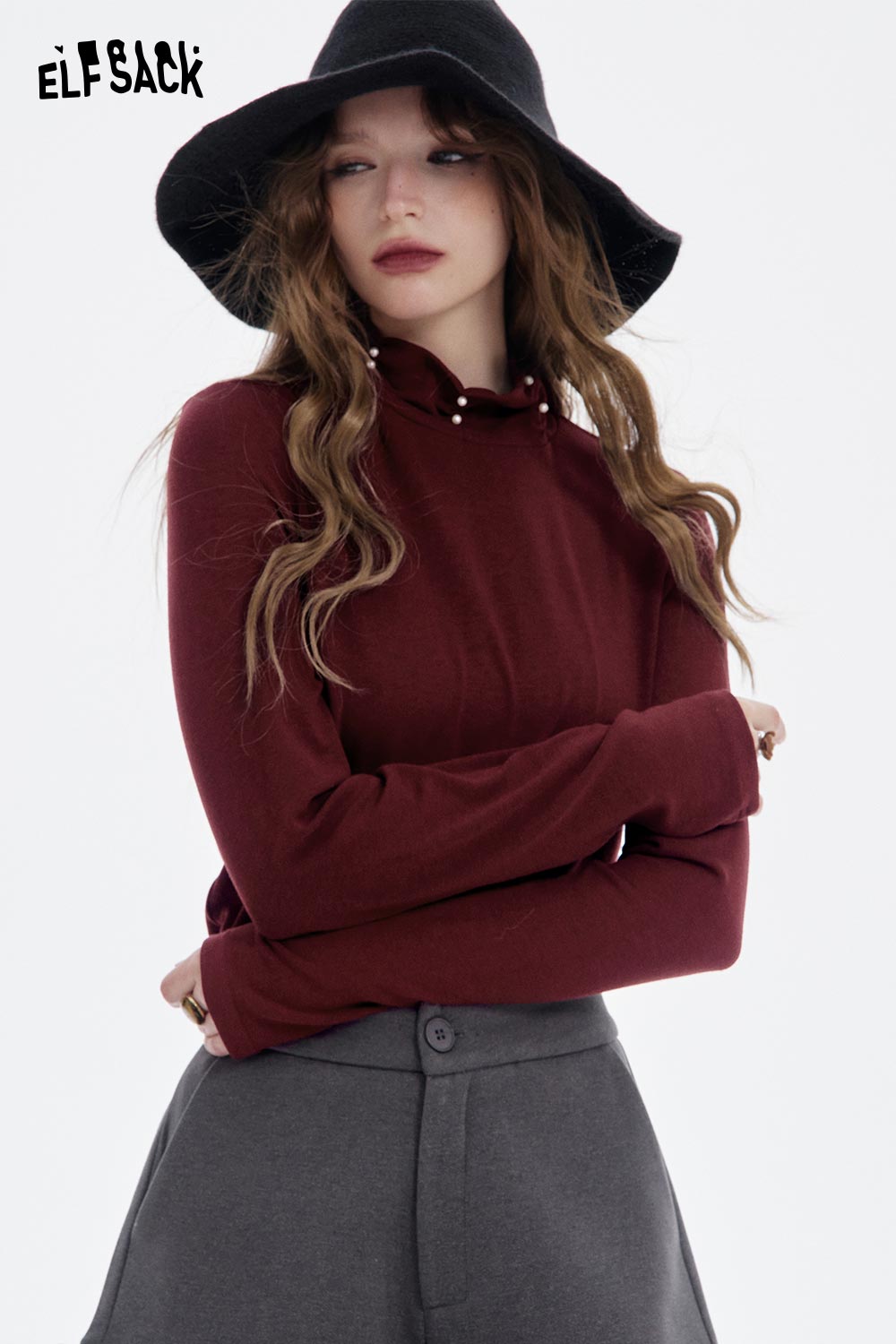 ELFSACK women's high neck pearl t-shirt in burgundy with long sleeves and a stylish collar