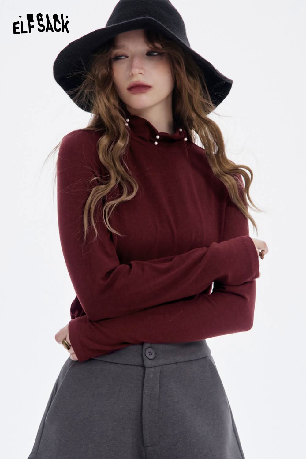 ELFSACK women's high neck pearl t-shirt in burgundy with long sleeves and a stylish collar
