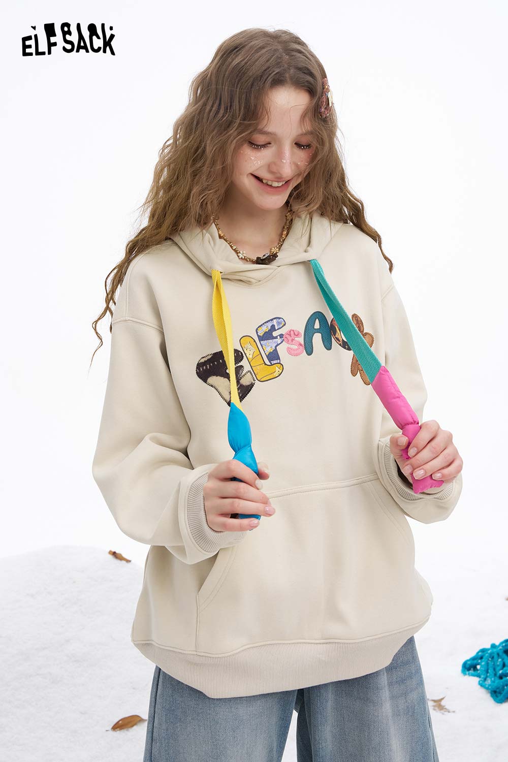 ELFSACK women's letter graphic hoodie in beige with colorful prints and a relaxed fit