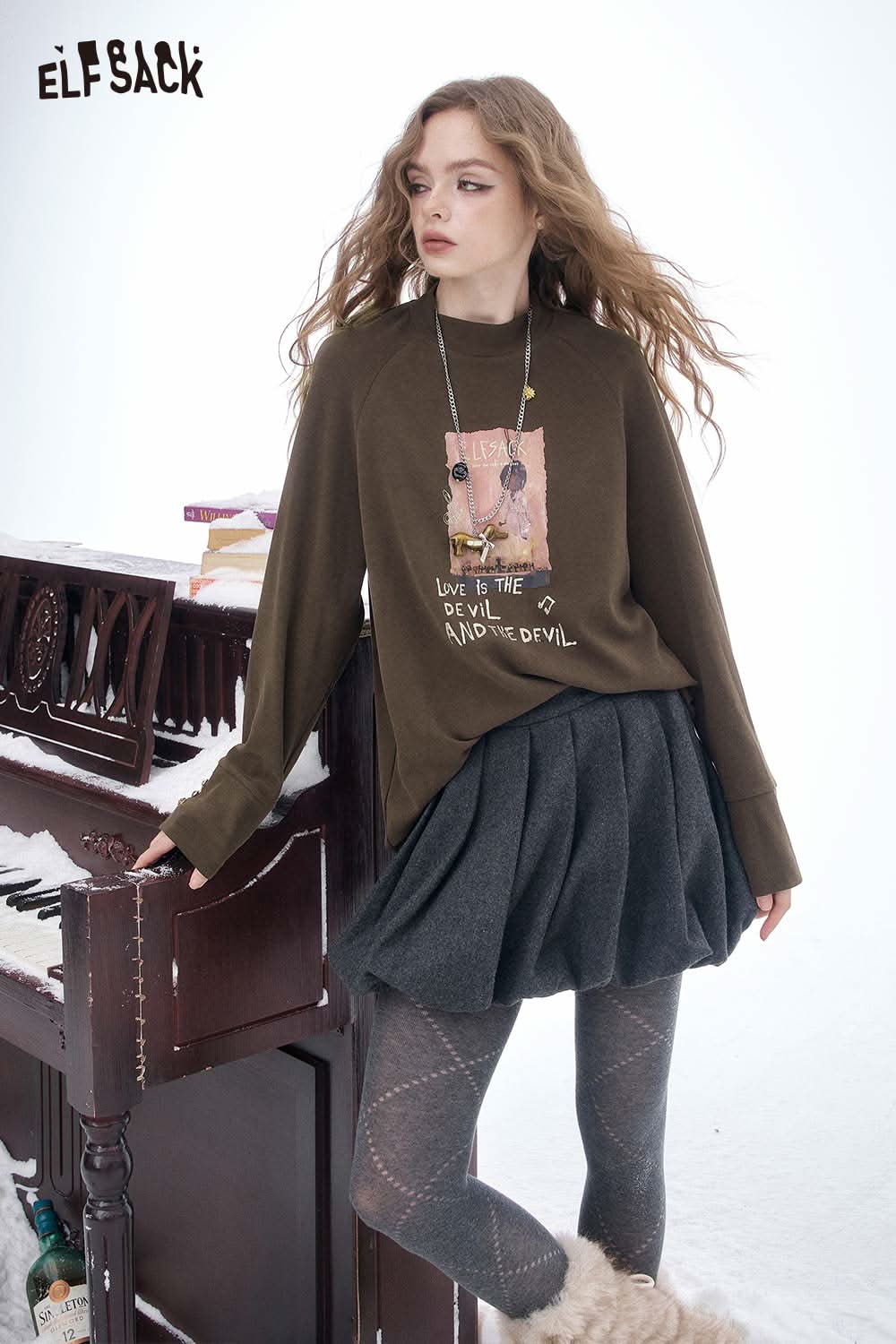 ELFSACK women's letter graphic long sleeve t-shirt in olive green with a stylish design