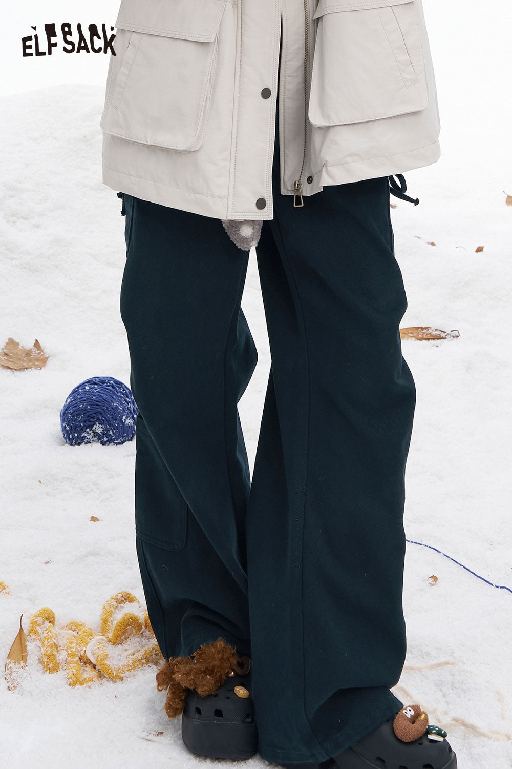 ELFSACK women's loose cargo pants in dark green, perfect for casual and comfortable winter wear