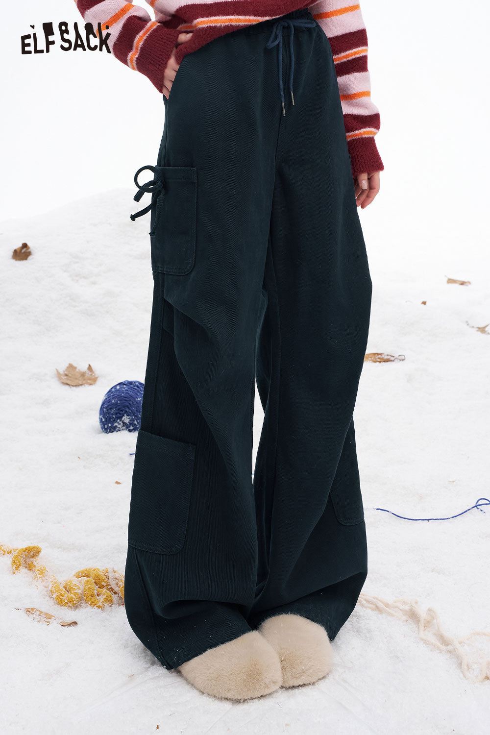 ELFSACK women's loose cargo pants in dark green with large pockets and a comfortable fit