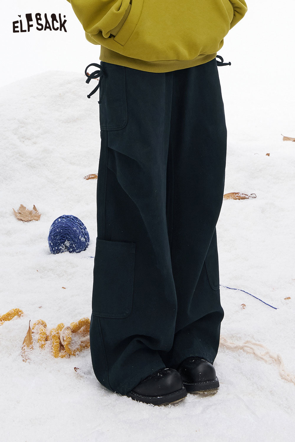 ELFSACK women's loose cargo pants in dark green with wide legs and side pockets for a relaxed fit