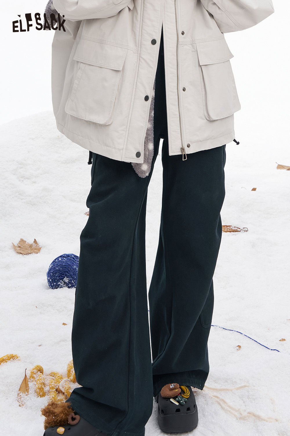 ELFSACK women's loose cargo pants in dark green, perfect for casual winter outfits