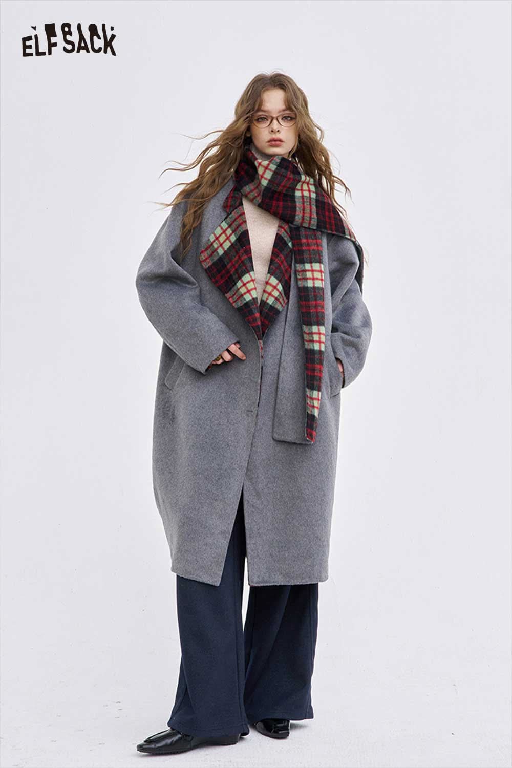 ELFSACK women's loose drawstring pants paired with a trendy oversized coat and plaid scarf