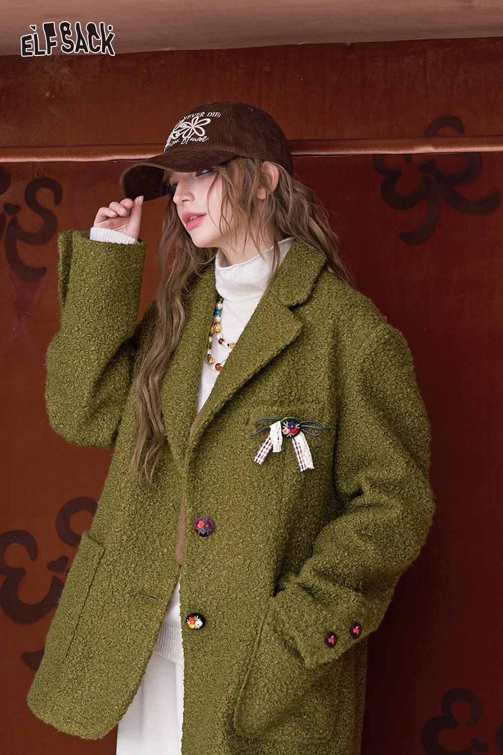 ELFSACK women's minimalist blazer in olive green with unique button details, perfect for stylish layering