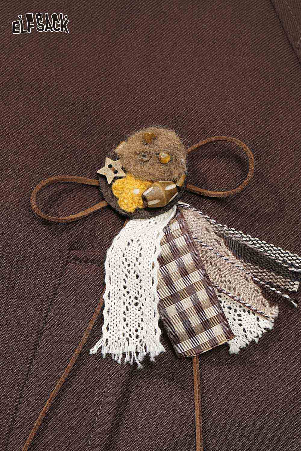 ELFSACK women's minimalist contrast lapel coat featuring a unique decorative patch and stylish details