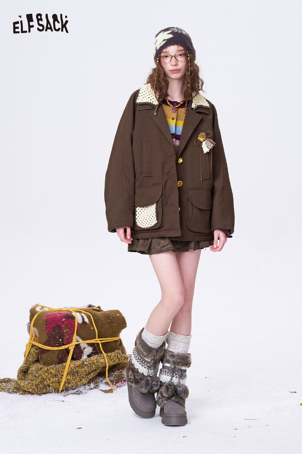 ELFSACK women's minimalist contrast lapel coat featuring a relaxed fit and stylish pockets