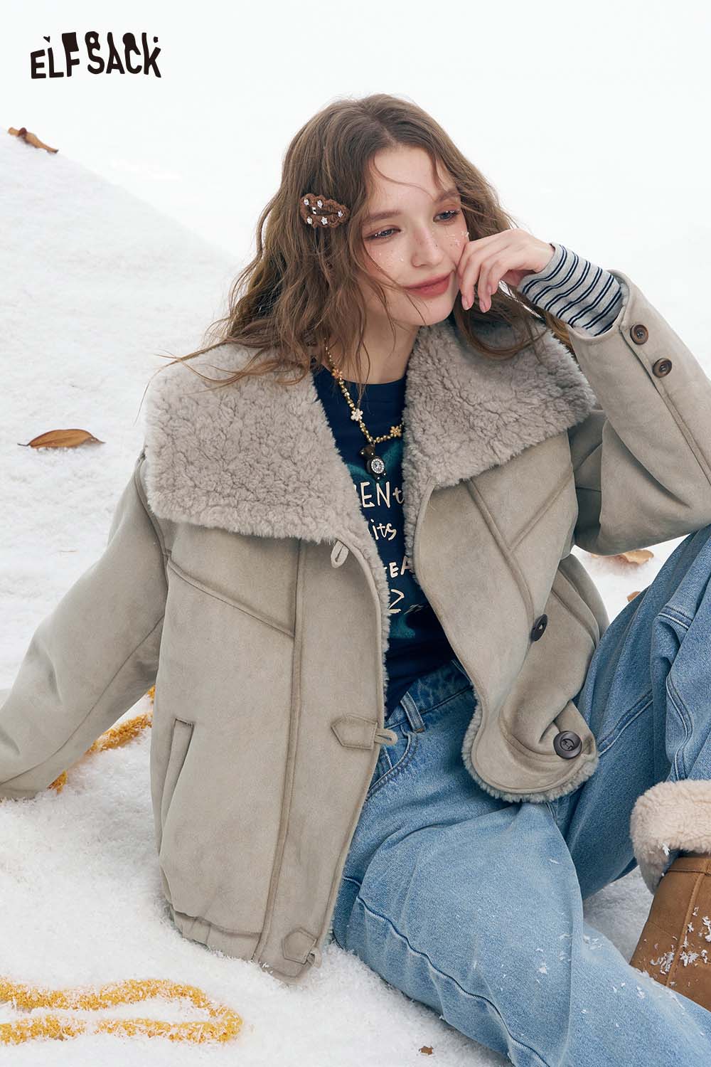 ELFSACK women's plush lapel short coat in beige with a cozy fur collar and stylish design