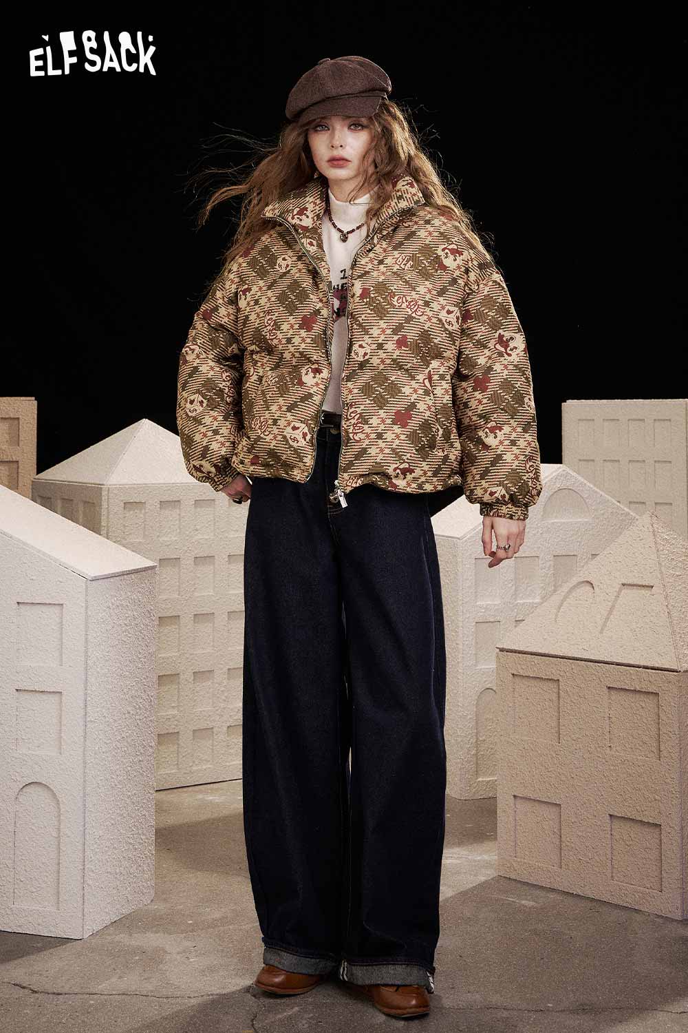 ELFSACK women's reversible down jacket in plaid design, stylishly paired with wide-leg jeans
