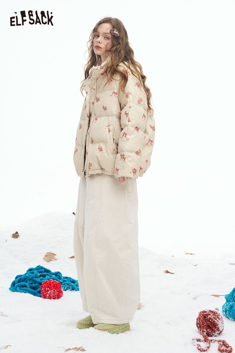 ELFSACK women's short down jacket in beige with floral design, perfect for stylish winter wear