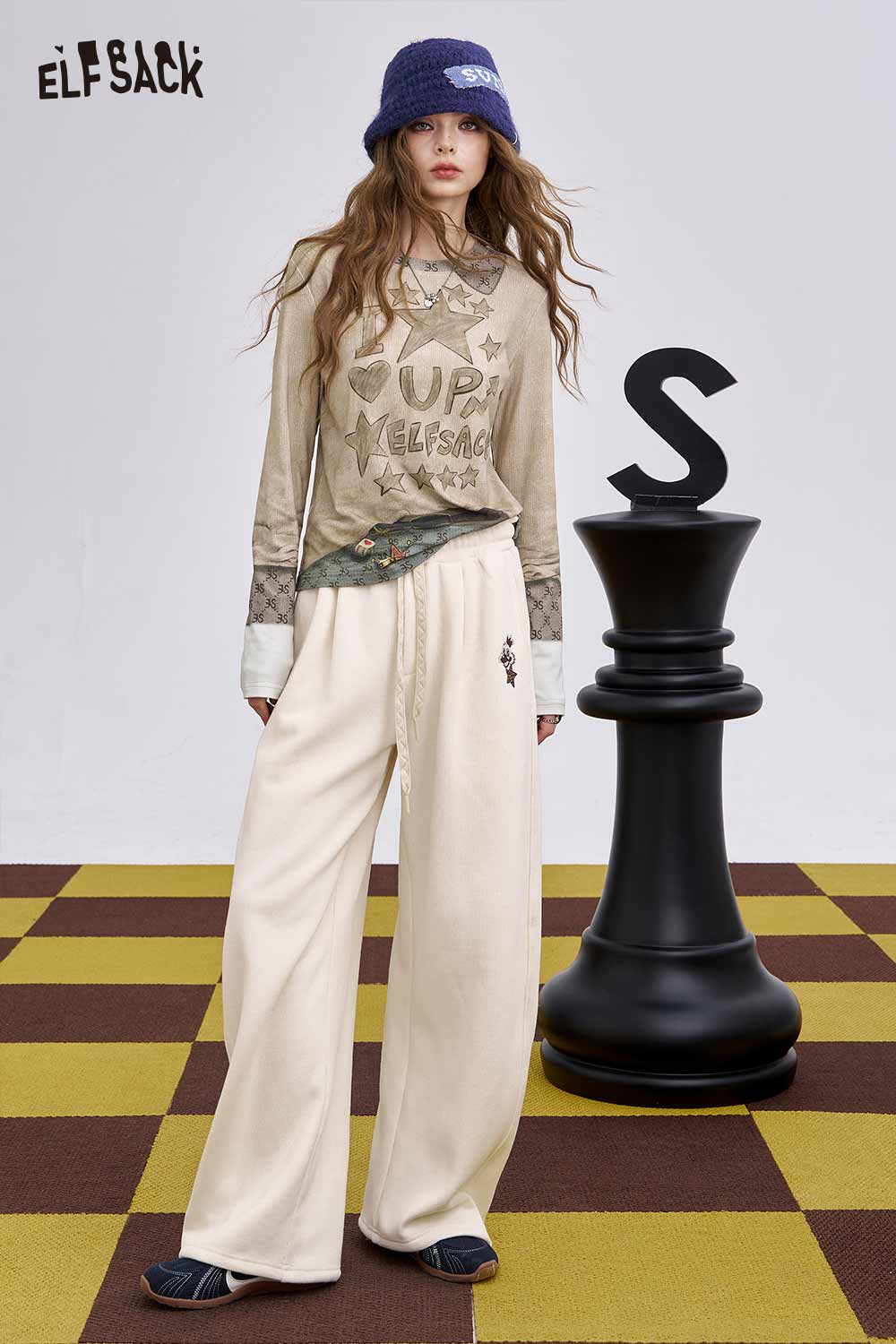 ELFSACK women's soft graphic long sleeve t-shirt styled with relaxed wide-leg pants