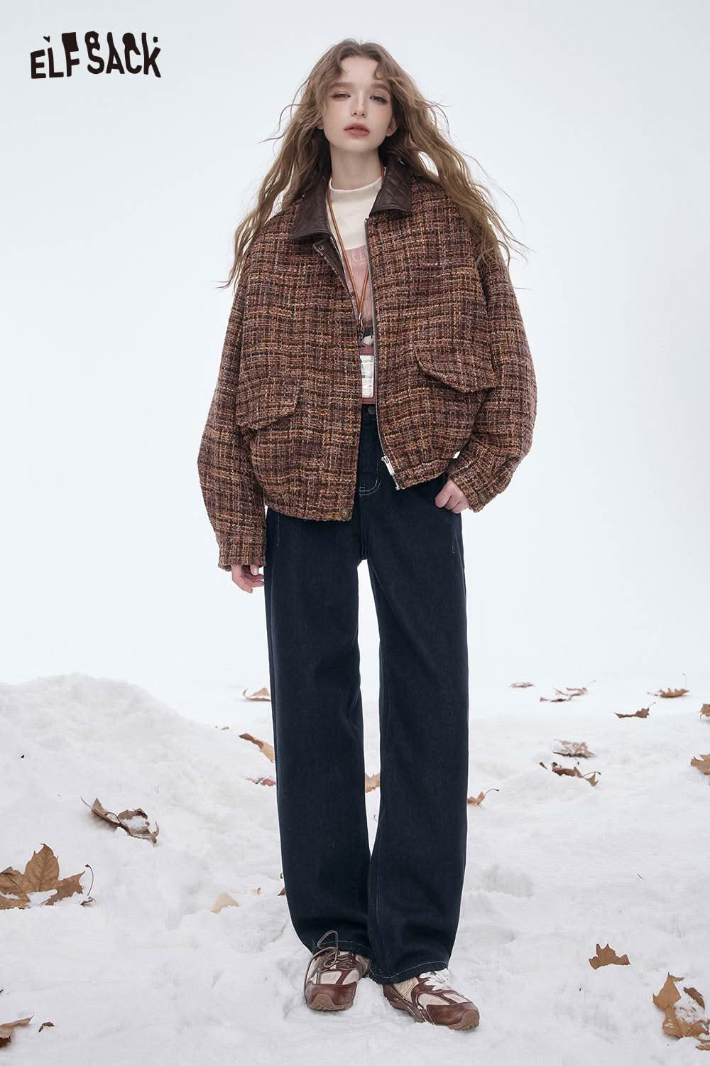 ELFSACK women's straight leg jeans paired with a stylish oversized jacket for a trendy autumn look