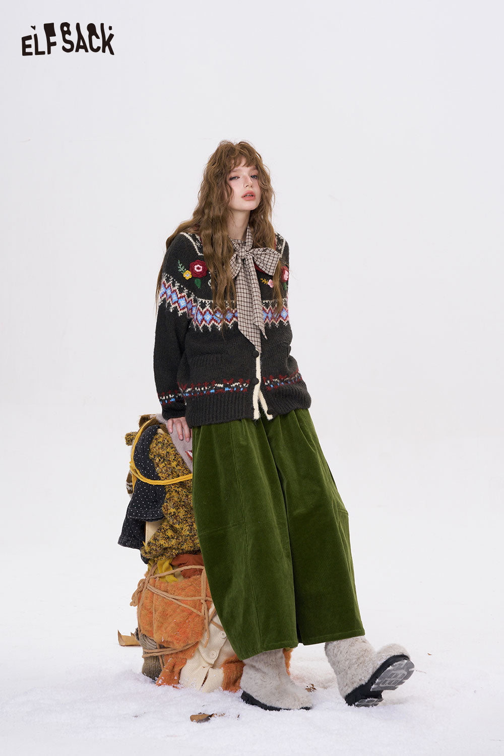 ELFSACK women's wide leg pants in green with a cozy sweater for a stylish winter look