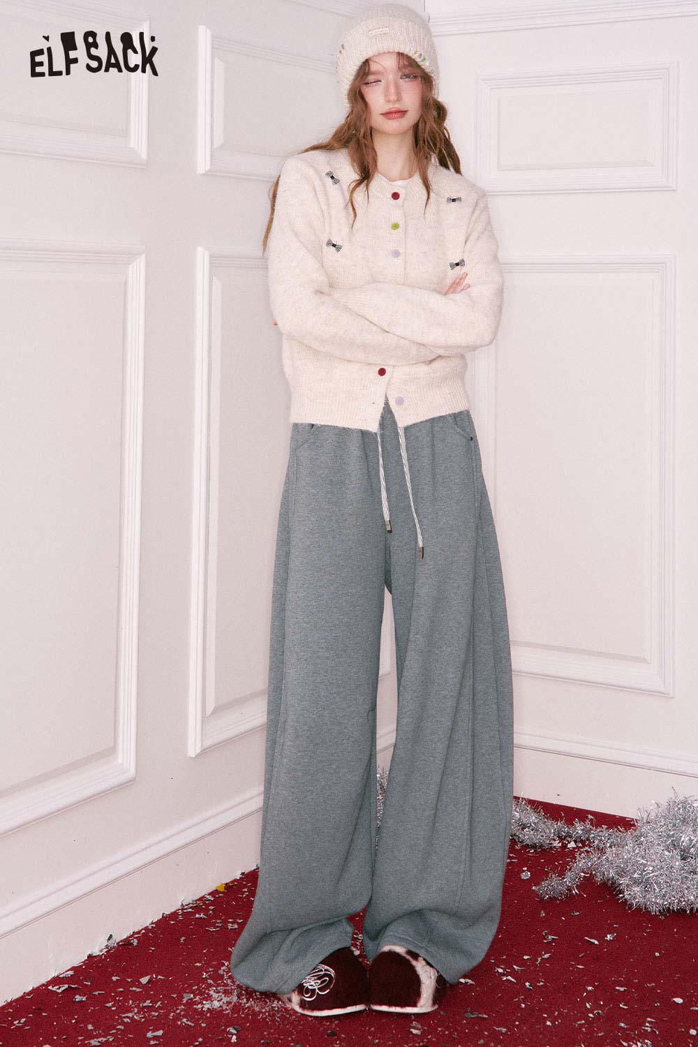 ELFSACK women's wide leg sweatpants in gray paired with a cozy cream cardigan and winter accessories
