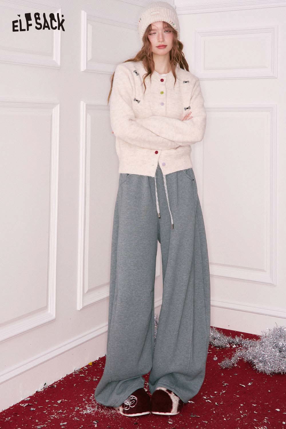 ELFSACK women's wide leg sweatpants in gray paired with a cozy cream cardigan and winter accessories