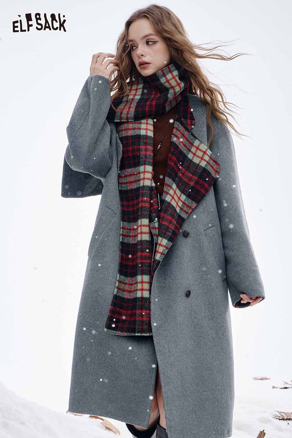Stylish women's wool blend coat from ELFSACK with a cozy plaid scarf for winter fashion