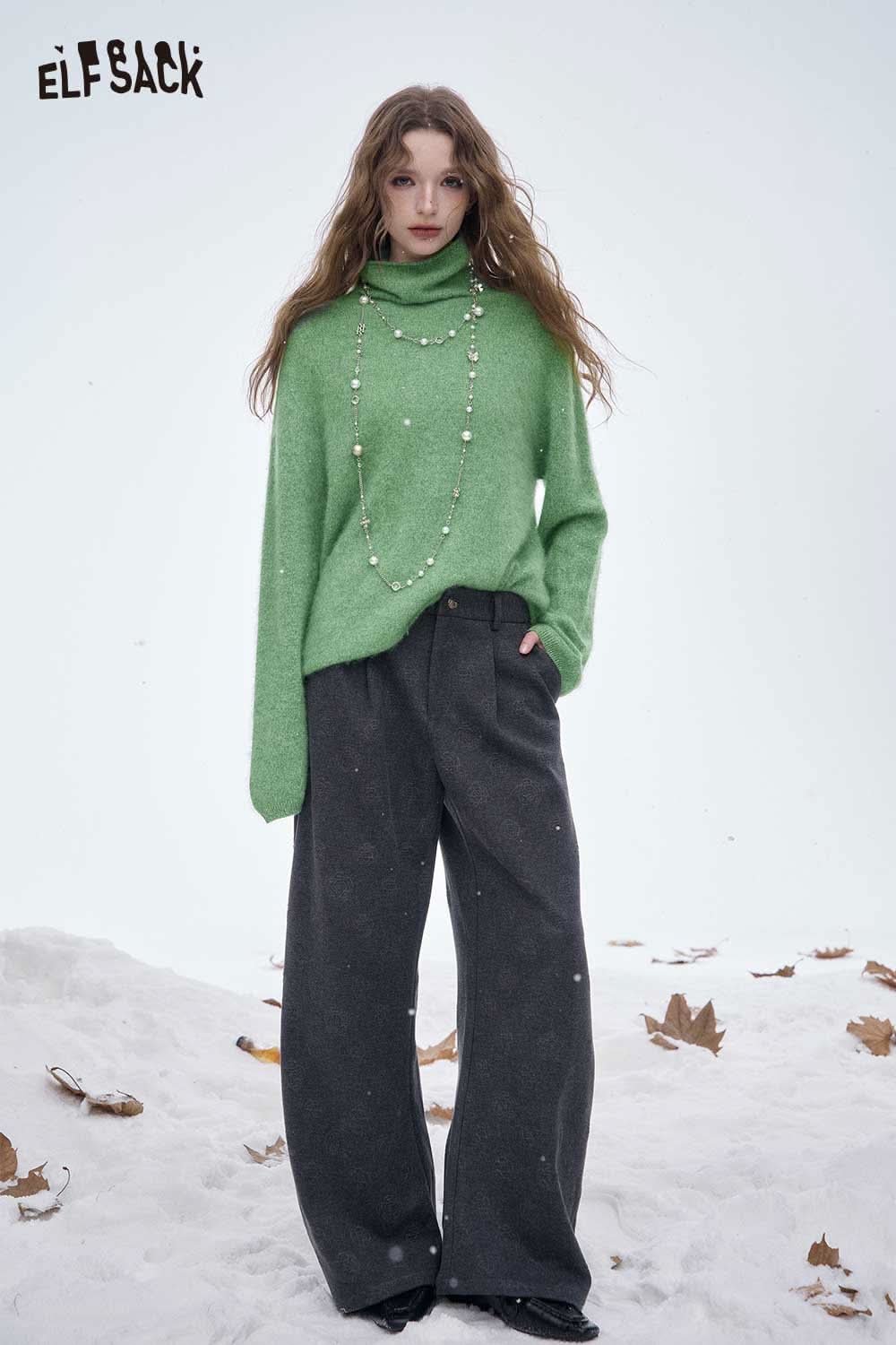 ELFSACK wool high neck sweater women in green worn with wide-leg pants for a cozy winter look