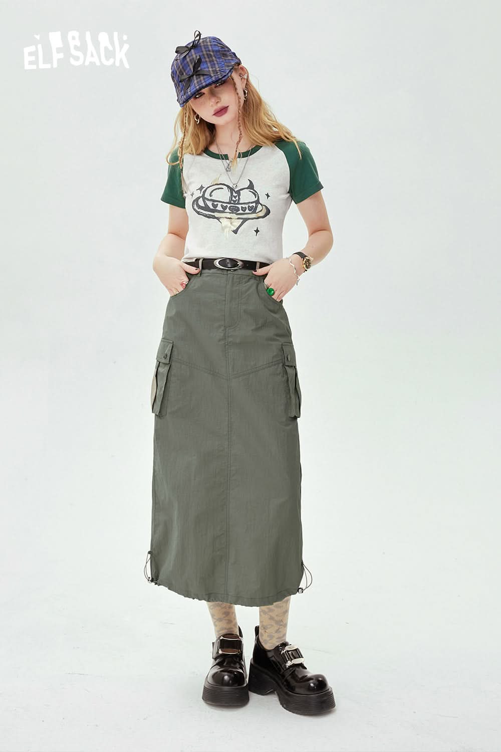 ELFSACK Y2K Heart Graphic T-shirt with green sleeves and cartoon heart design worn with cargo skirt