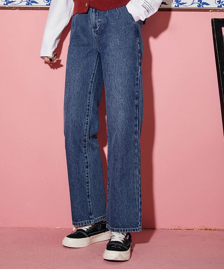 ELFSACK mid rise straight leg blue denim jeans paired with sneakers and white top stylish blue jeans for ladies