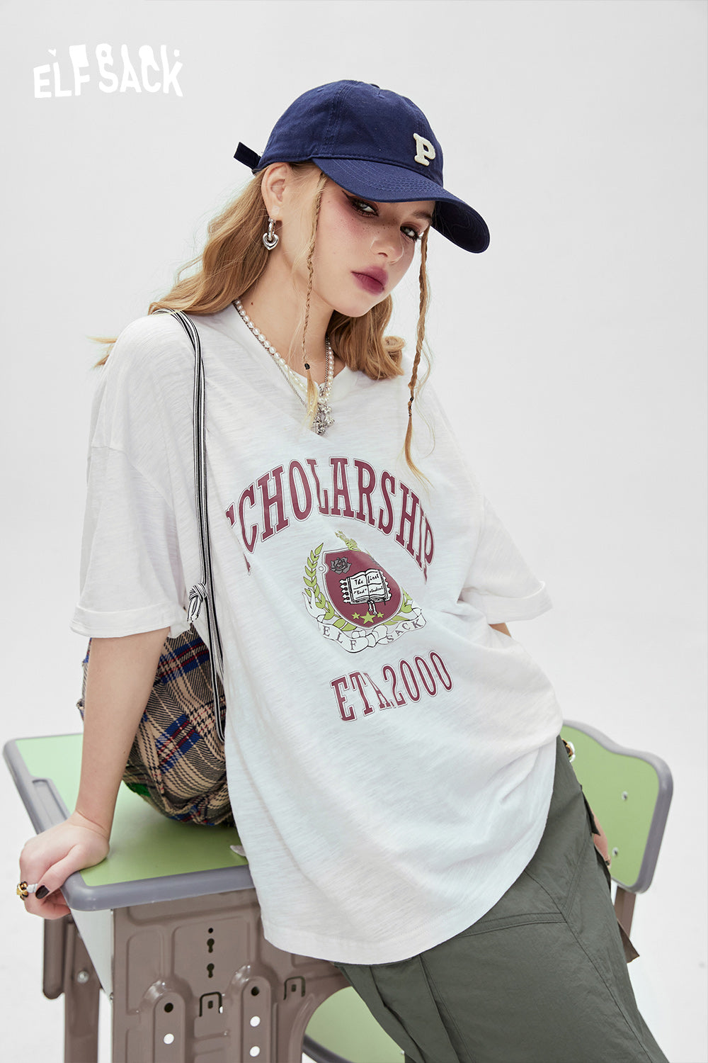 
                  
                    ELFSACK Printed loose white t-shirt for women's 2024 spring new college style casual slimming short sleeved top
                  
                