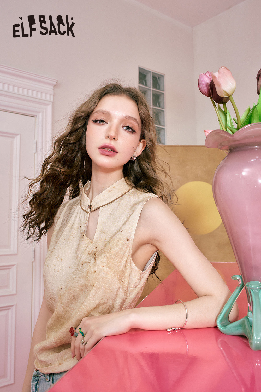 ELFSACK Chinese Hollowed Standing Neck Shirt Women's Chinese Style Sleeveless Top