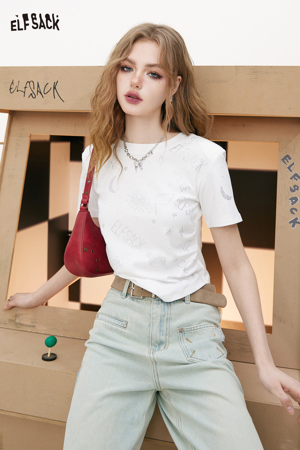 
                  
                    ELFSACK Slim fit short sleeved t-shirt for women's 2024 summer new curved hem design slimming short top
                  
                